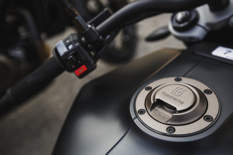 Test Husqvarna 701 Svartpilen: černý rytíř - 31 - 1 Husqvarna Svartpilen 701 test (31)