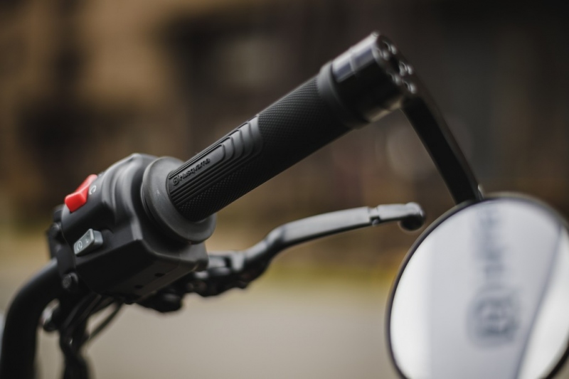 Test Husqvarna 701 Svartpilen: černý rytíř - 10 - 1 Husqvarna Svartpilen 701 test (34)