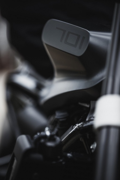 Test Husqvarna 701 Svartpilen: černý rytíř - 38 - 1 Husqvarna Svartpilen 701 test (40)