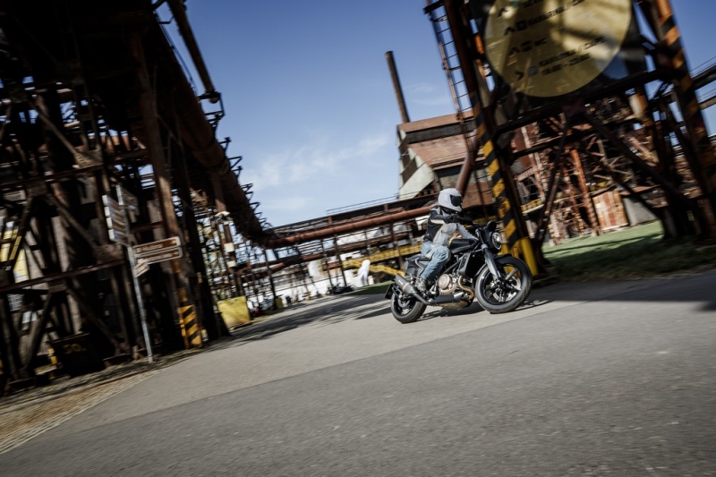 Test Husqvarna 701 Svartpilen: černý rytíř - 13 - 1 Husqvarna Svartpilen 701 test (14)