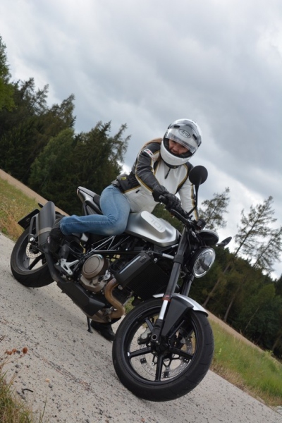 Test Husqvarna 701 Vitpilen: extravagantní Švéd - 24 - 1 Husqvarna Vitpilen 701 test (12)
