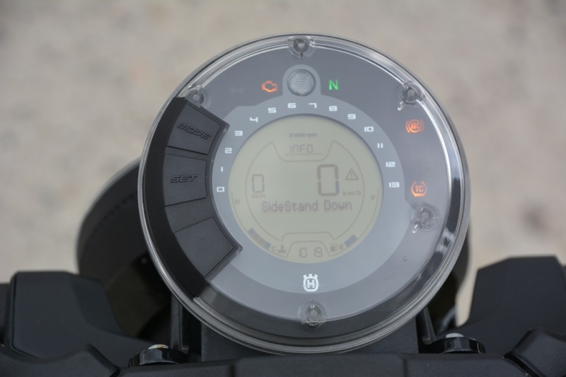 Test Husqvarna 701 Vitpilen: extravagantní Švéd - 4 - 1 Husqvarna Vitpilen 701 test (33)