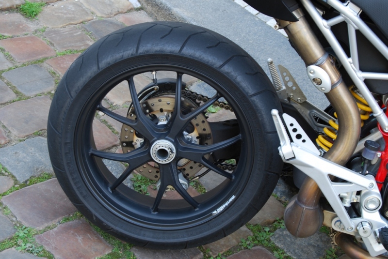Test Ducati Hypermotard 1100: Hyperaktivní povaha - 6 - HypDSC_003604