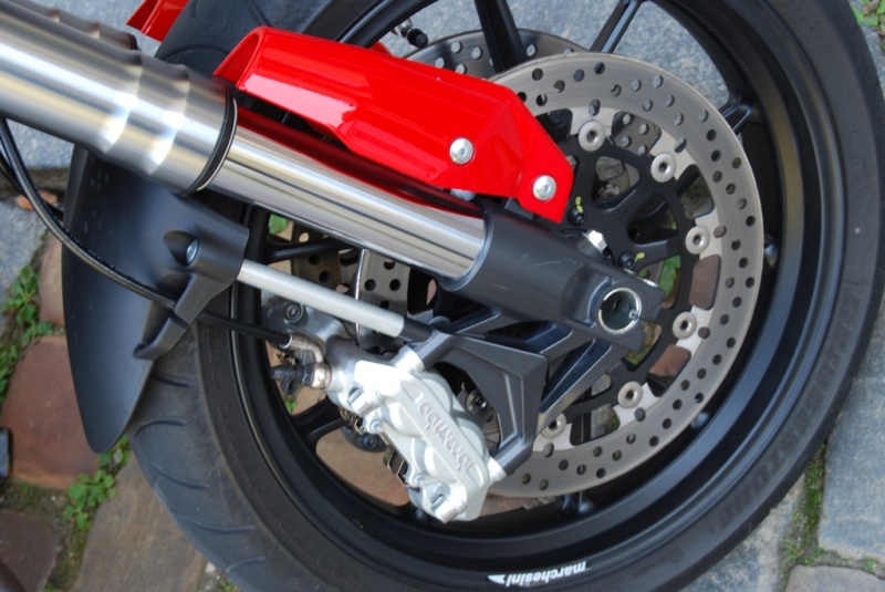 Test Ducati Hypermotard 1100: Hyperaktivní povaha - 7 - HypDSC_003906