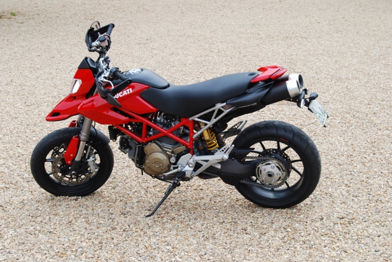 Test Ducati Hypermotard 1100: Hyperaktivní povaha - 4 - HypDSC_003402