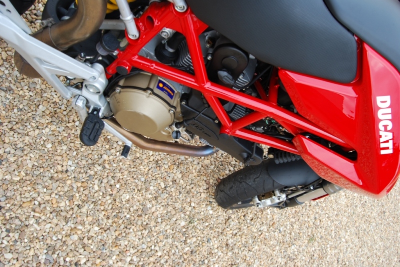Test Ducati Hypermotard 1100: Hyperaktivní povaha - 11 - HypDSC_004512
