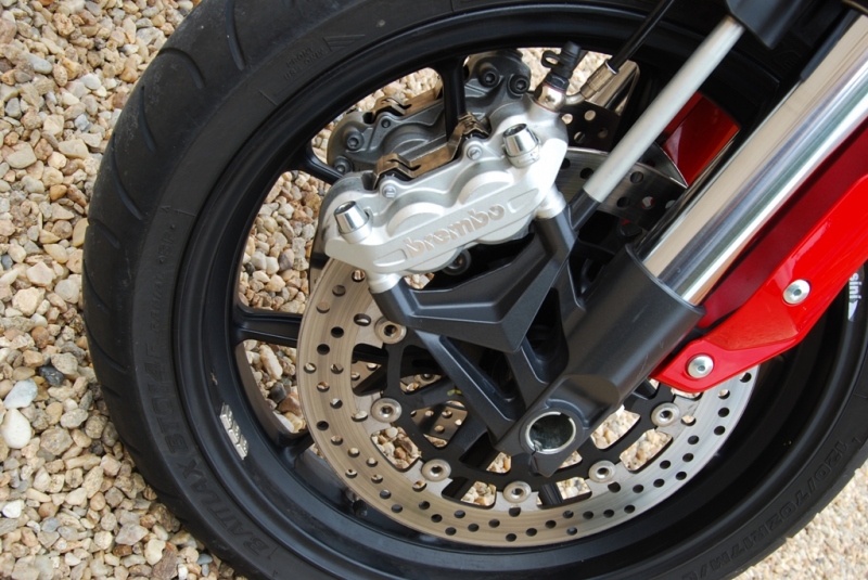 Test Ducati Hypermotard 1100: Hyperaktivní povaha - 13 - HypDSC_004411