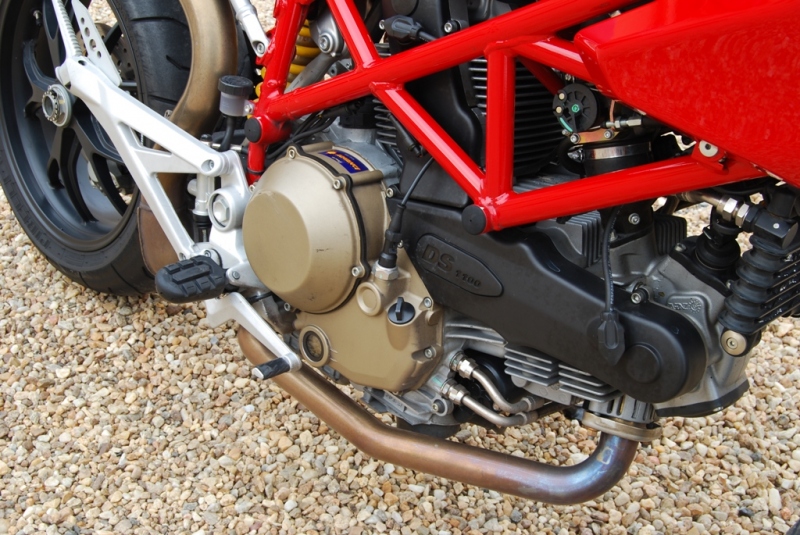 Test Ducati Hypermotard 1100: Hyperaktivní povaha - 12 - HypDSC_005017