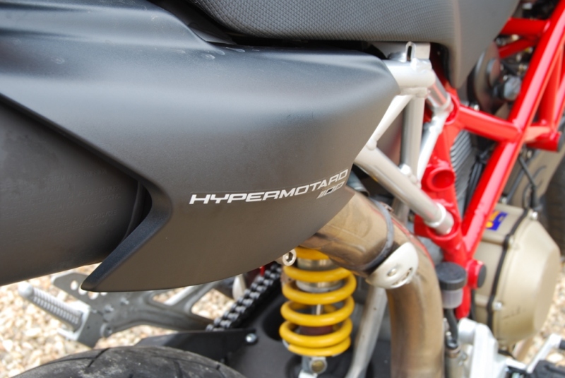 Test Ducati Hypermotard 1100: Hyperaktivní povaha - 13 - HypDSC_004411