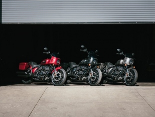Indian Sport Chief RT a Super Chief Dark Horse 2025: stylové cruisery