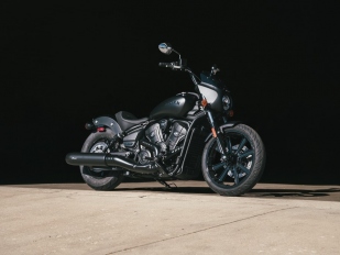 Indian Sport Scout Sixty 2026: vstupenka do světa cruiserů