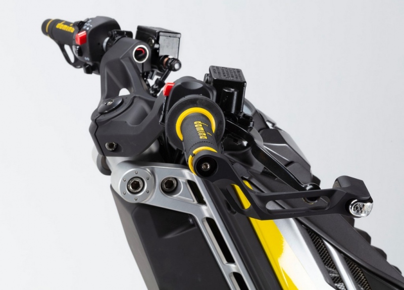 Italjet Dragster 125 a 200: vyzývavý skútr - 21 - 1 Italjet Dragster 2019 (2)