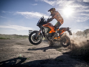 KTM 1290 Super Adventure S 2023: s vylepšenou elektronikou