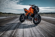 1 KTM 1390 Super Duke R (1)