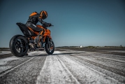 1 KTM 1390 Super Duke R (20)