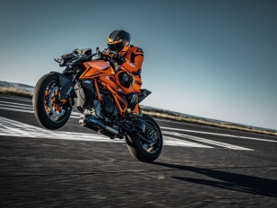 Hlavní obrázek k článku: KTM 1390 Super Duke R: peklo na zemi