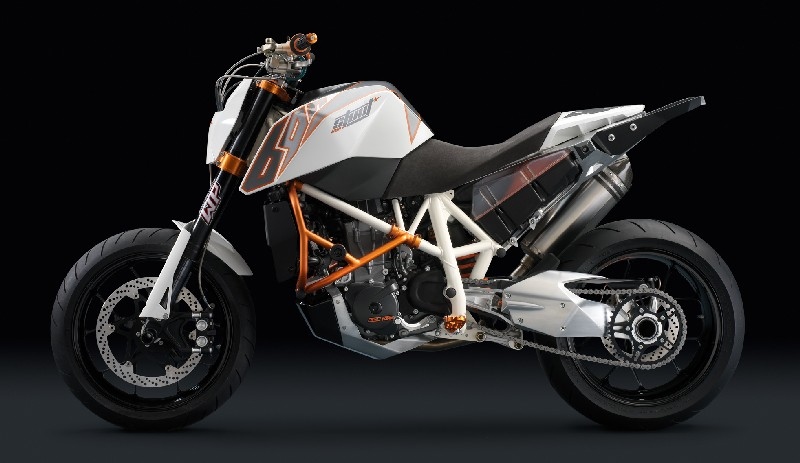 KTM 690 SM: zběsilost na dvou kolech  - 2 - KTM_690SM_2009_03
