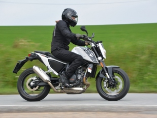 Test KTM 690 Duke 2016: ďábelský jednoválec