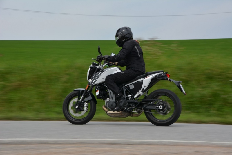 Test KTM 690 Duke 2016: ďábelský jednoválec - 22 - 1 KTM 690 Duke 2016 test3