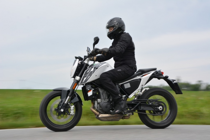 Test KTM 690 Duke 2016: ďábelský jednoválec - 19 - 1 KTM 690 Duke 2016 test8
