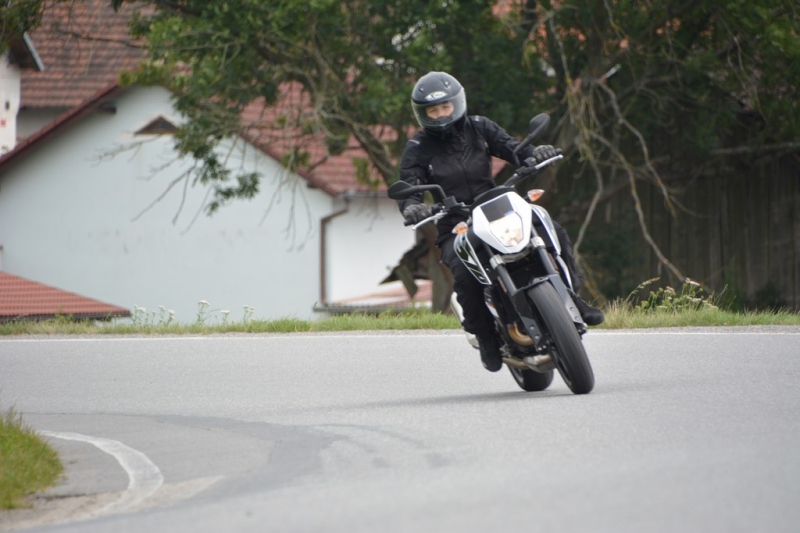 Test KTM 690 Duke 2016: ďábelský jednoválec - 20 - 1 KTM 690 Duke 2016 test7