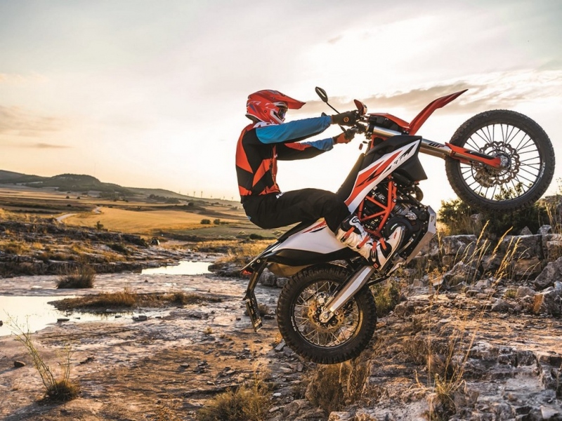 KTM 690 Enduro R a SMC R 2019: enduro a supermoto - 3 - 1 KTM 690 SMC R 2019 (1)