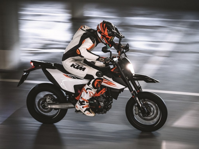 KTM 690 Enduro R a SMC R 2019: enduro a supermoto - 5 - 1 KTM 690 SMC R 2019 (12)