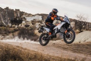 1 KTM 790 Adventure 2023 (3)