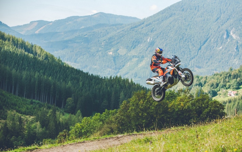 KTM 890 Adventure R a Rally: dvouválcové dobrodružství - 34 - 1 KTM 890 Adventure R Rally  (2)