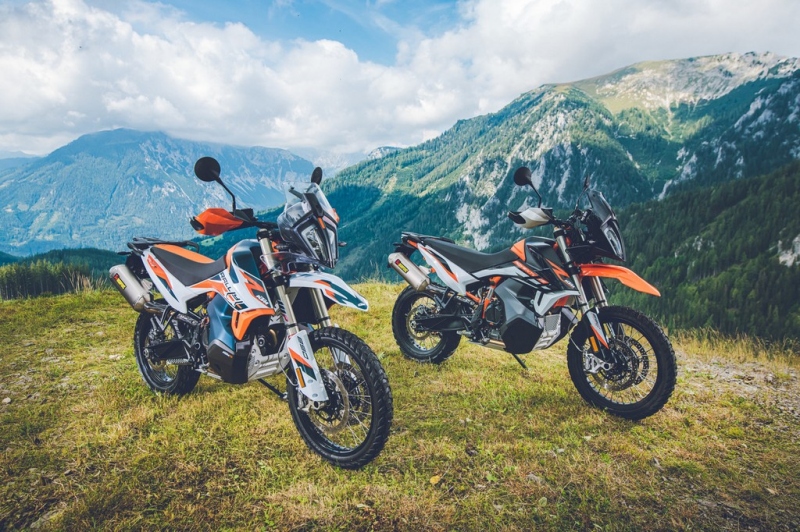 KTM 890 Adventure R a Rally: dvouválcové dobrodružství - 23 - 1 KTM 890 Adventure R Rally  (7)