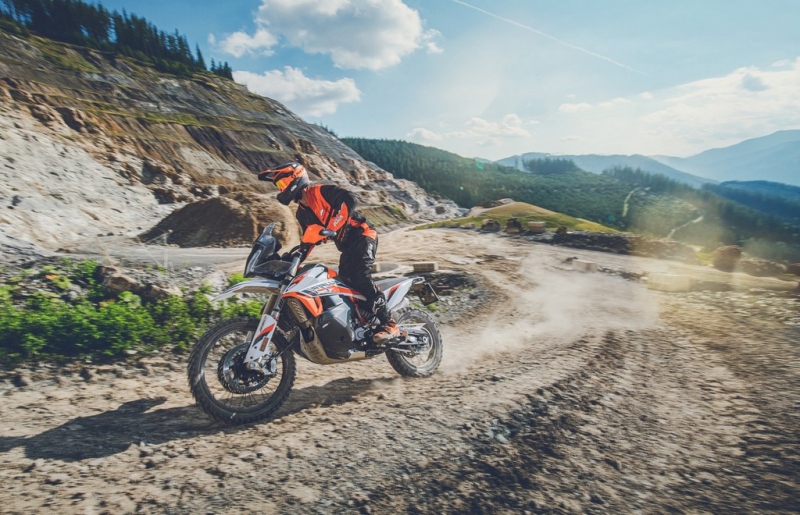 KTM 890 Adventure R a Rally: dvouválcové dobrodružství - 24 - 1 KTM 890 Adventure R Rally  (8)