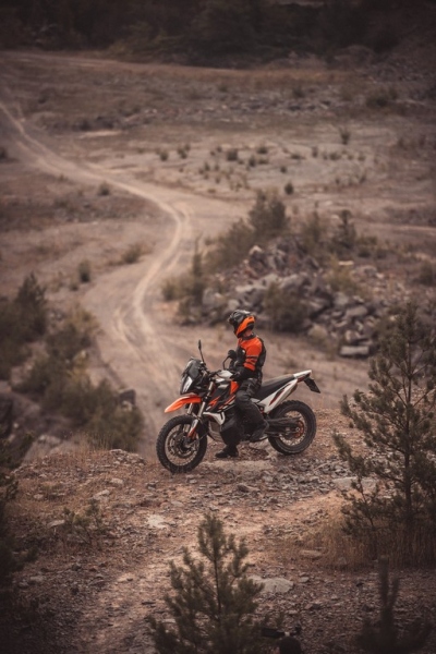 KTM 890 Adventure R a Rally: dvouválcové dobrodružství - 17 - 1 KTM 890 Adventure R (12)