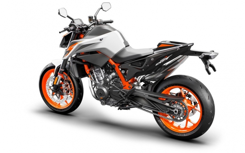 KTM 890 Duke R: pro extrémní zážitky - 3 - 1 KTM 890 Duke R (2)