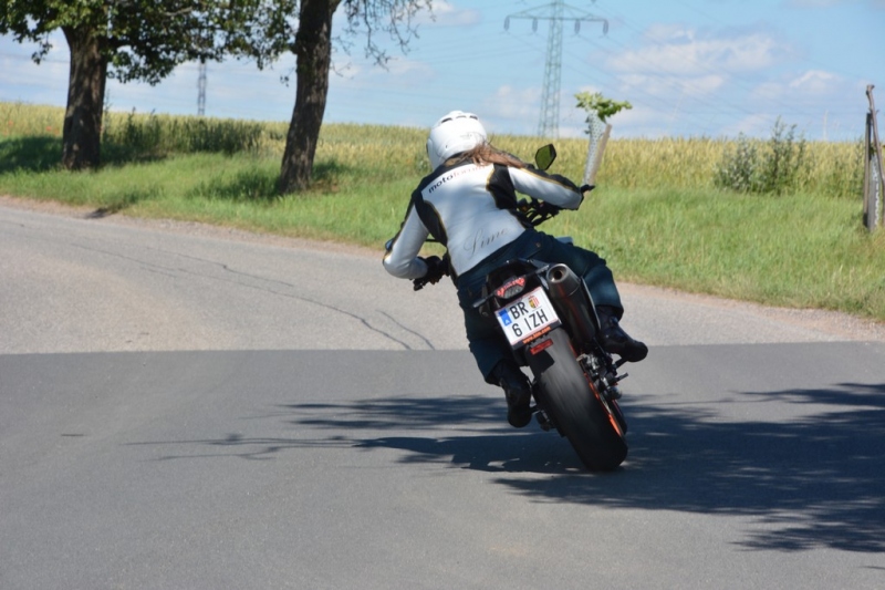 Test KTM 890 Duke R: nezkrotný vévoda - 16 - 1 KTM 890 Duke R test (11)