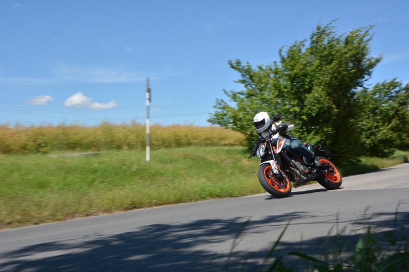 Test KTM 890 Duke R: nezkrotný vévoda - 18 - 1 KTM 890 Duke R test (17)