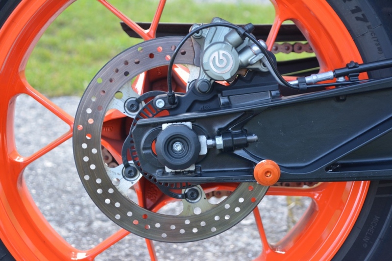 Test KTM 890 Duke R: nezkrotný vévoda - 28 - 1 KTM 890 Duke R test (2)
