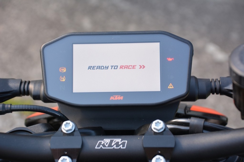 Test KTM 890 Duke R: nezkrotný vévoda - 33 - 1 KTM 890 Duke R test (24)