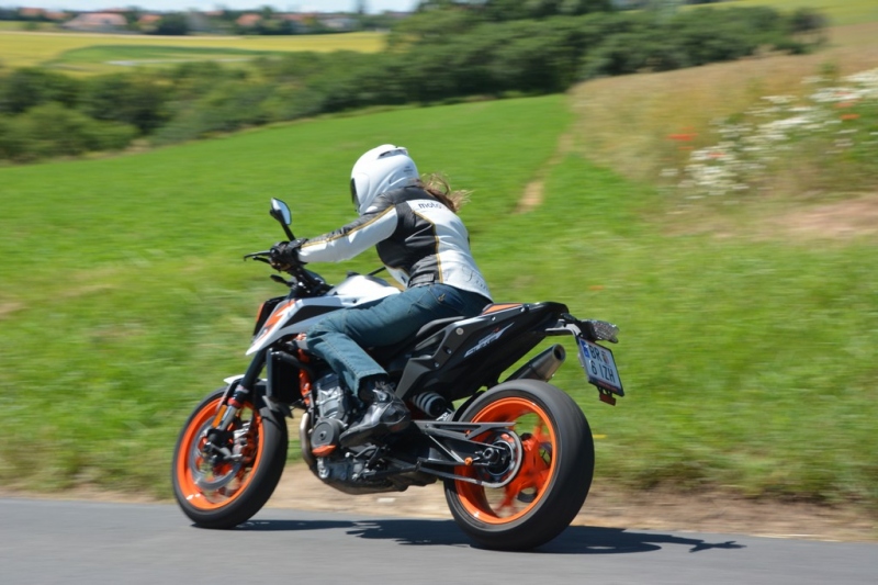 Test KTM 890 Duke R: nezkrotný vévoda - 20 - 2 KTM 890 Duke R test (37)