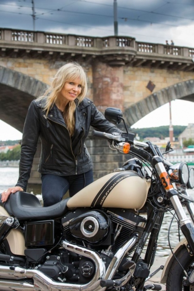 Co má společného Karen Davidson se značkou Harley-Davidson? - 2 - 1 Karen Davidson_spanila jizda
