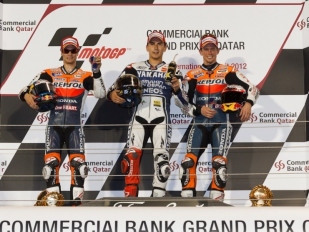 MotoGP: Lorenzo vítězí, Abraham nedojel