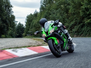 Kawasaki Ninja ZX-10R obouvá Bridgestonky