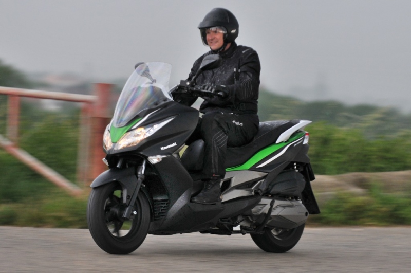 Test Kawasaki J 300: vzhled sportovce - 2 - 1 Kawasaki J 300 test03