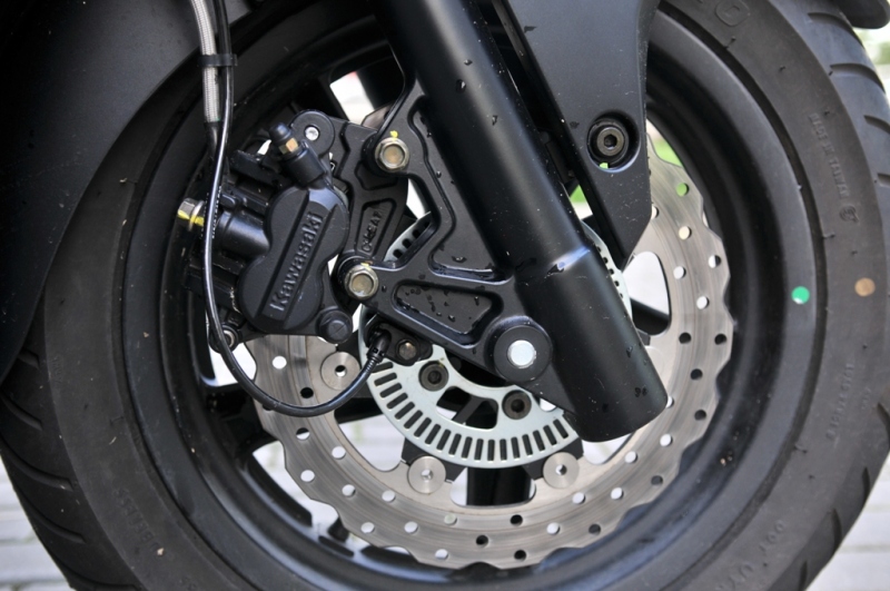 Test Kawasaki J 300: vzhled sportovce - 10 - 2 Kawasaki J 300 test22