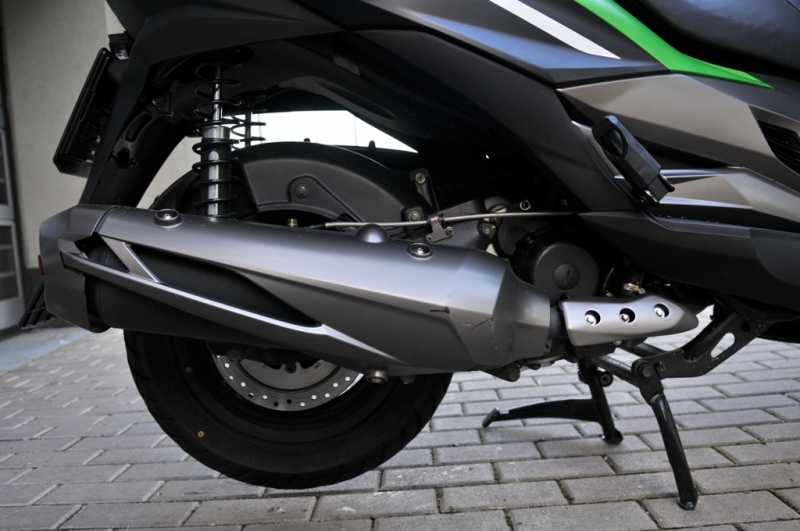 Test Kawasaki J 300: vzhled sportovce - 9 - 2 Kawasaki J 300 test23
