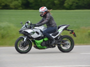 Test Kawasaki Ninja 7 Hybrid: hybridní motocykl