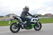 1 Kawasaki Ninja 7 Hybrid test (6)