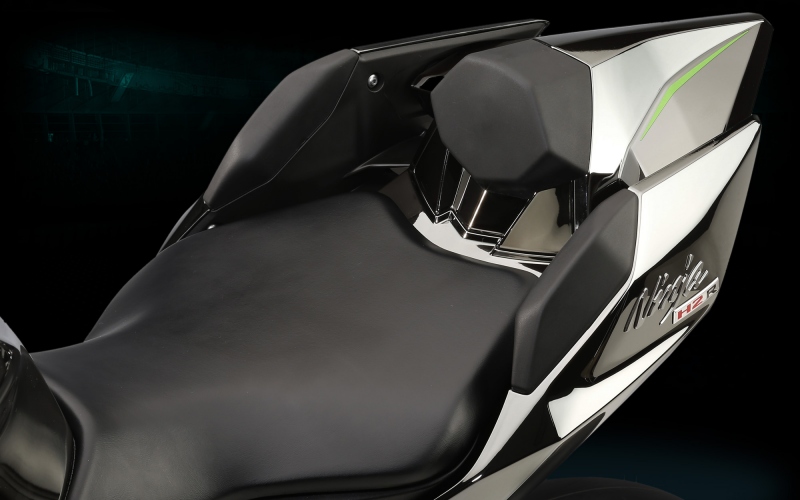 Kawasaki Ninja H2R: 300 koní pod sedlem - 9 - 2 Kawasaki Ninja H2R10
