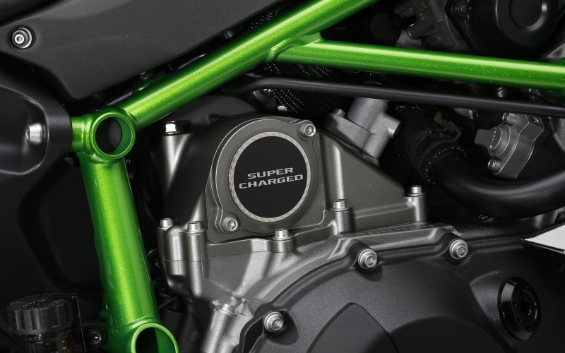 Kawasaki Ninja H2R: 300 koní pod sedlem - 14 - 2 Kawasaki Ninja H2R15