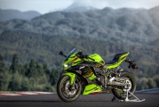 1 Kawasaki Ninja ZX-4R (1)