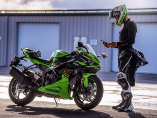 Kawasaki Ninja ZX-6R 2024: s aerodynamickými křidélky